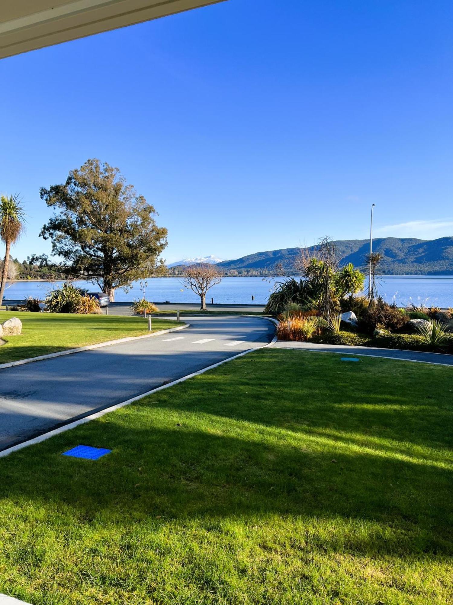 Fiordland Lakeview Motel And Apartments Te Anau Exterior photo