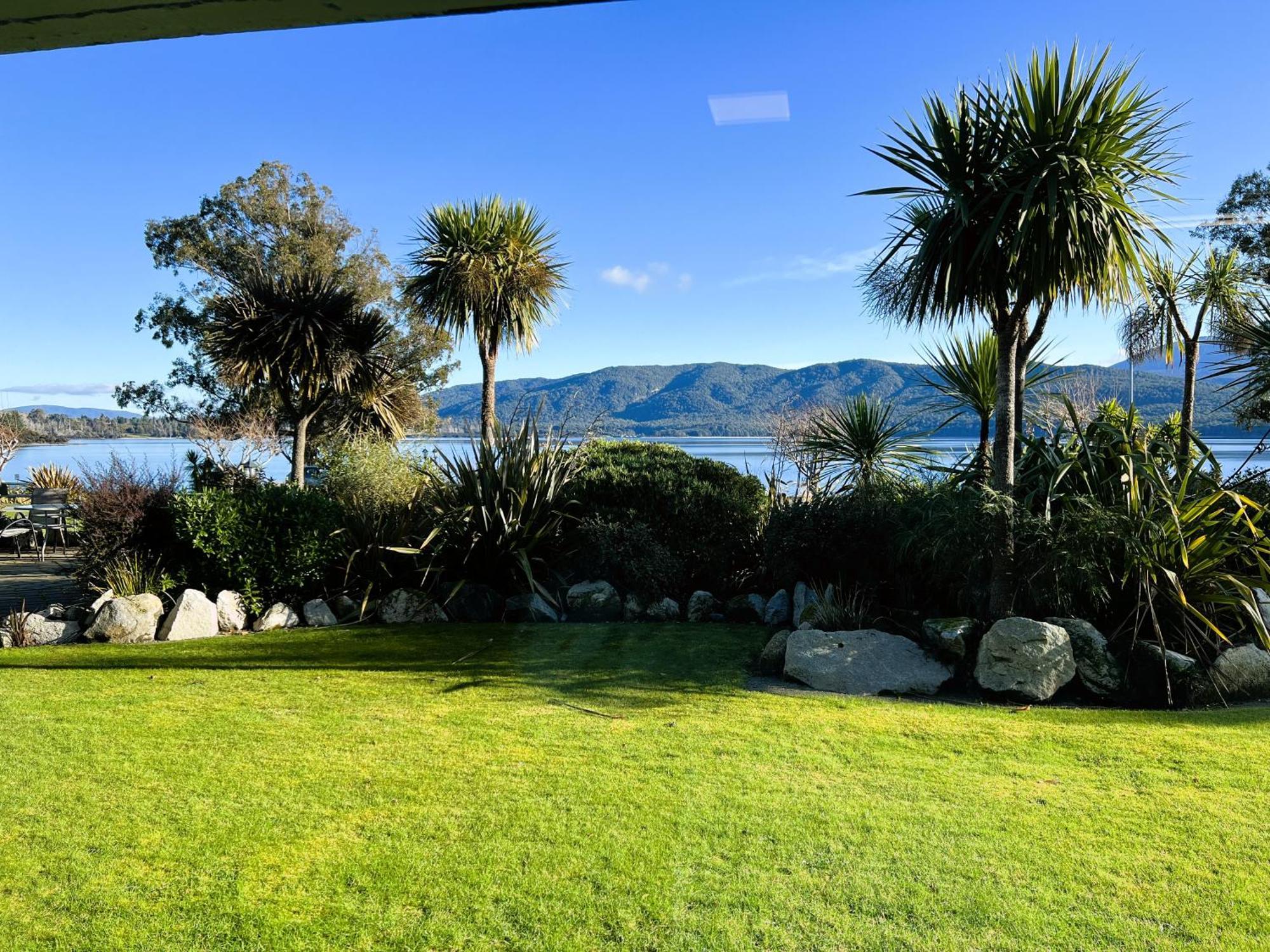 Fiordland Lakeview Motel And Apartments Te Anau Exterior photo