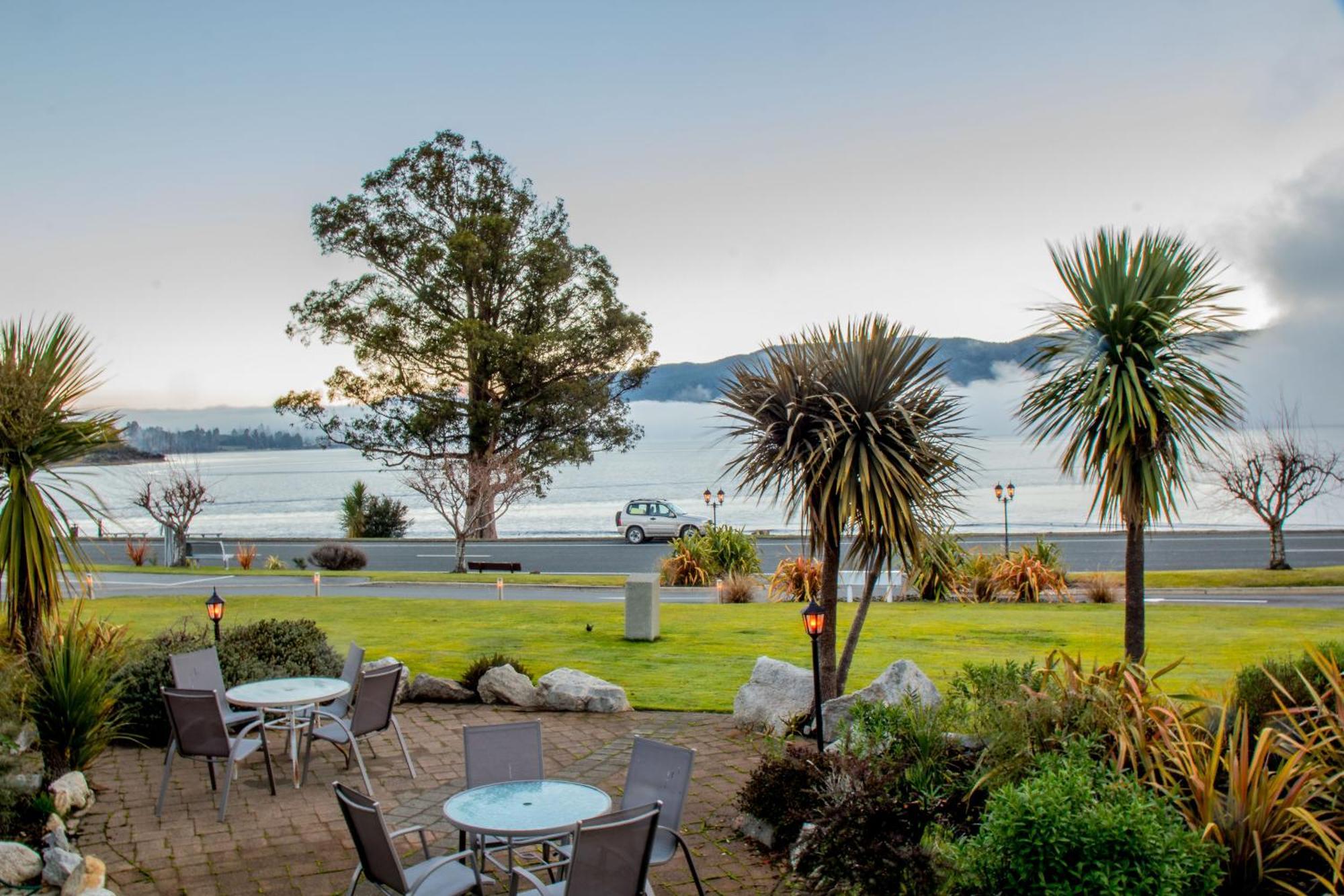 Fiordland Lakeview Motel And Apartments Te Anau Exterior photo