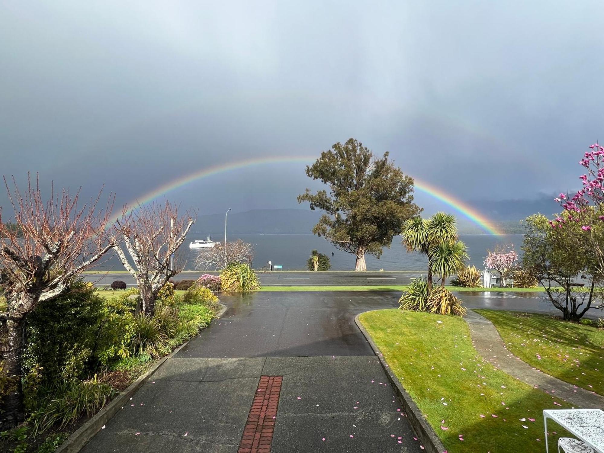 Fiordland Lakeview Motel And Apartments Te Anau Exterior photo